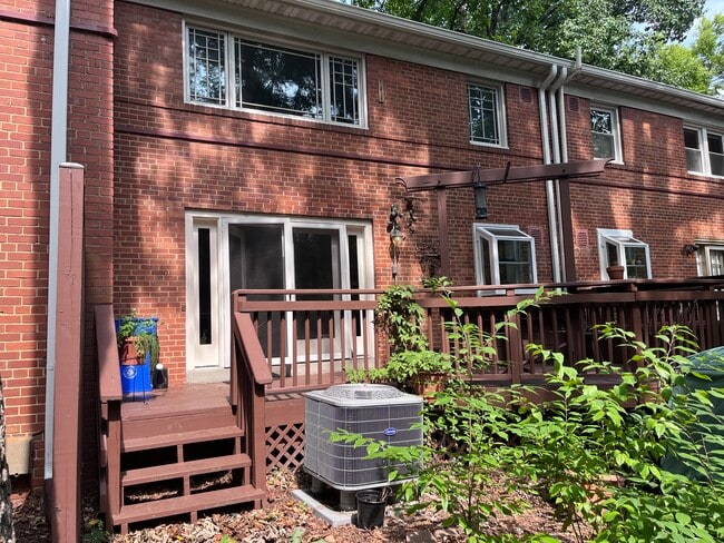 Building Photo - 8606 Geren Rd Unit 8606 Geren