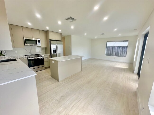 1610 NE 17th St Unit 1610