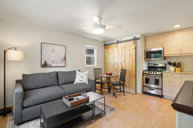 Photo - 516 E 1st St