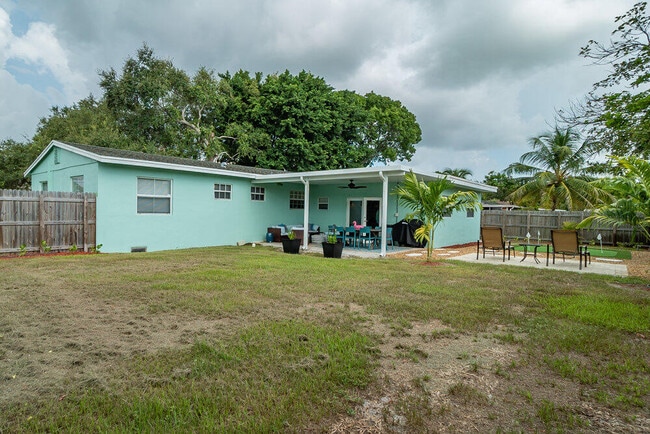 Building Photo - 1424 Willow Rd