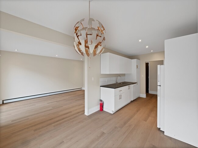 Photo - 2623 King St E Unité 4