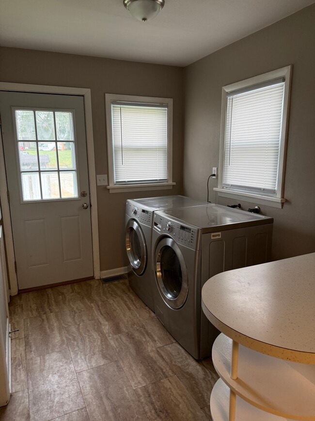 Photo - 193 Maple St