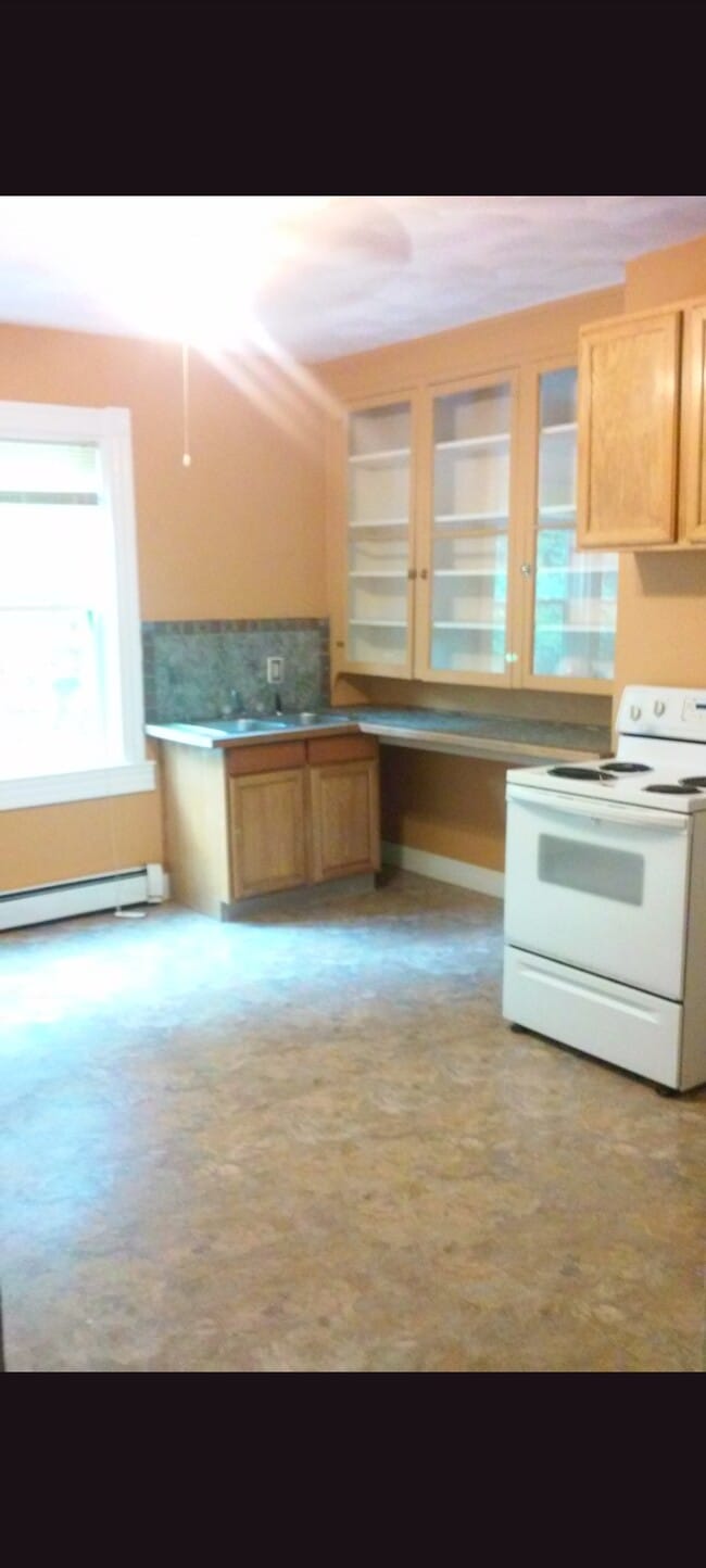Building Photo - 65 Boyd St Unit 1 floor rear Rental