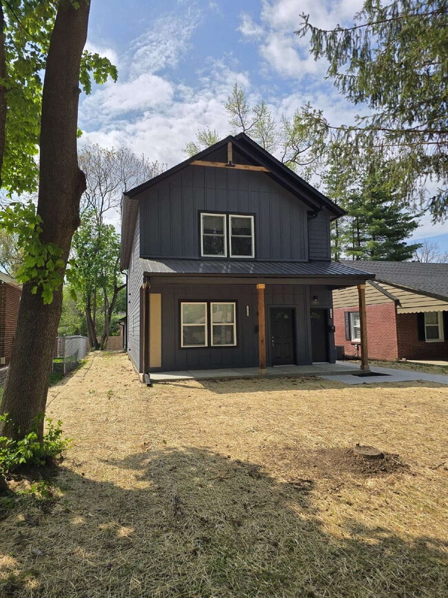 Building Photo - "Charming 3-Bed, 2-Bath Duplex on Broad Ripple Ave – Spacious 1250 Sq. Ft. Living in Vibrant Indi...