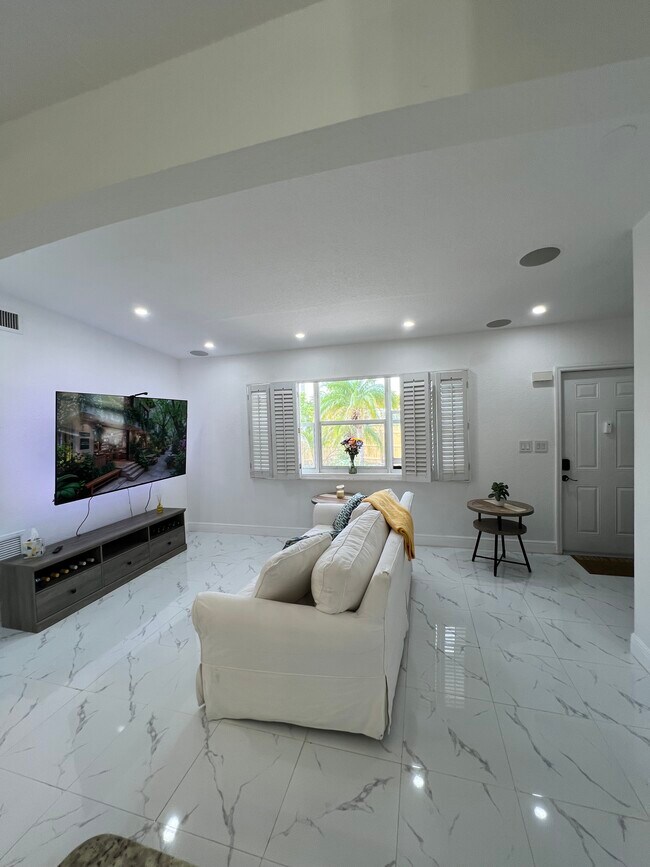 Photo - 4170 NE 15th Ave Unidad 1