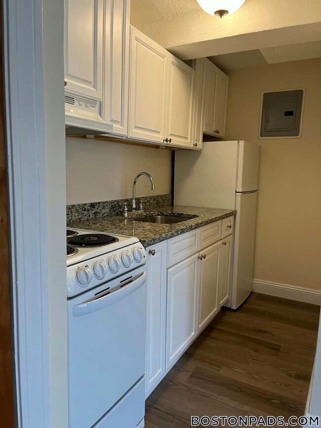 Photo - 168 N Beacon St Unidad 2a