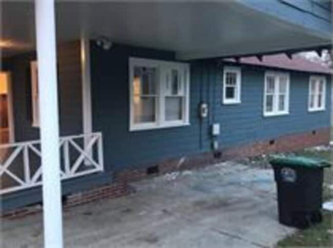 Photo - 105 Cherry St SW