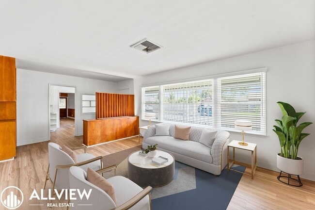 Building Photo - Stylishly Renovated Santa Ana Gem – 4-Bedr... Rental