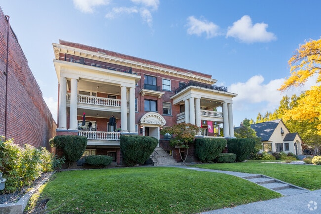 Photo - Avienda Apartments