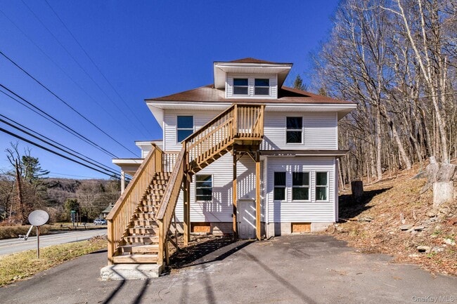 Building Photo - 2016 Old Rte 17 Unit 3