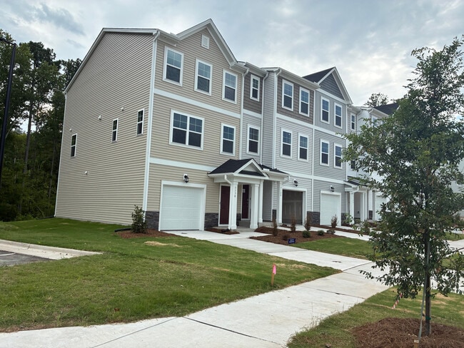 Building Photo - Room in Townhome on Gypsum Dr