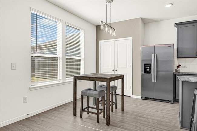 Photo - 318 Maple Bark Trl