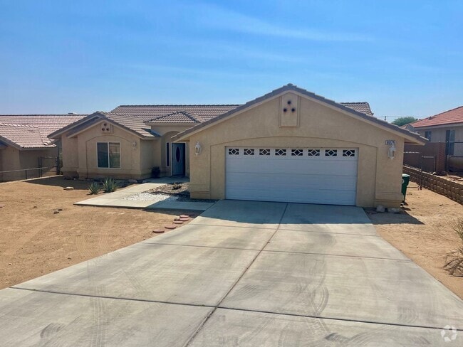 Building Photo - 4 bedroom and ll appliances included! Rental