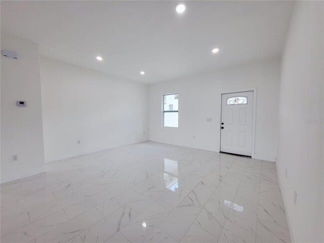 1098 Hammacher Ave SW