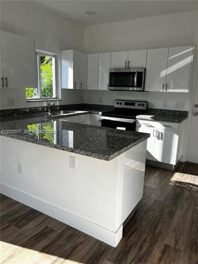 Photo - 37 NW 70th St