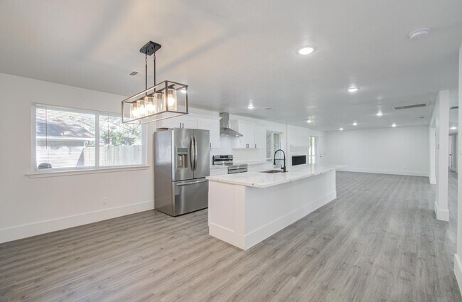 Photo - 595 River Plantation Dr