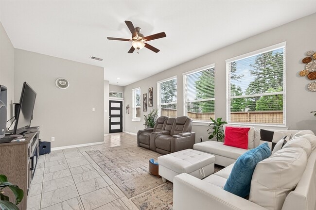 Photo - 305 Rise Ln