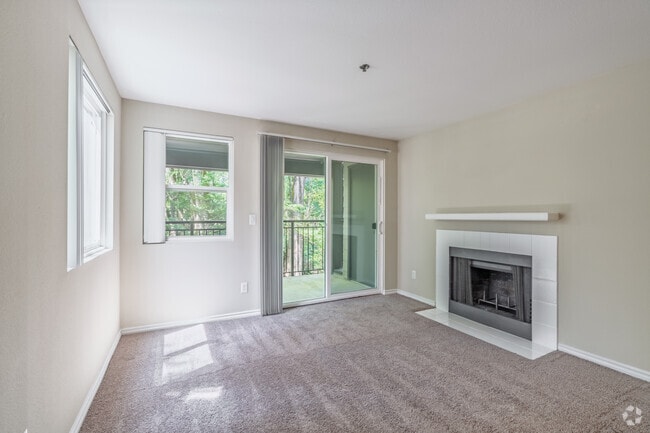 2BR, 2BA - 1150SF - Living Room