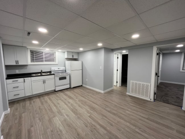 Building Photo - 516 E 5th St Rental