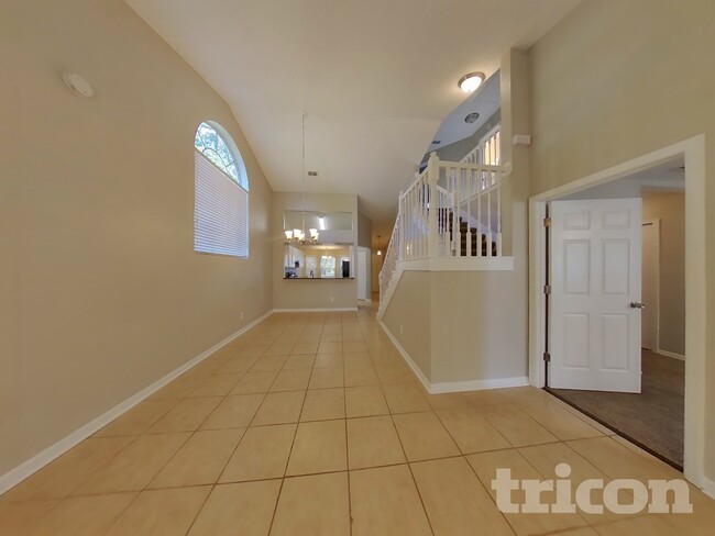 Photo - 1627 Chatham Cir