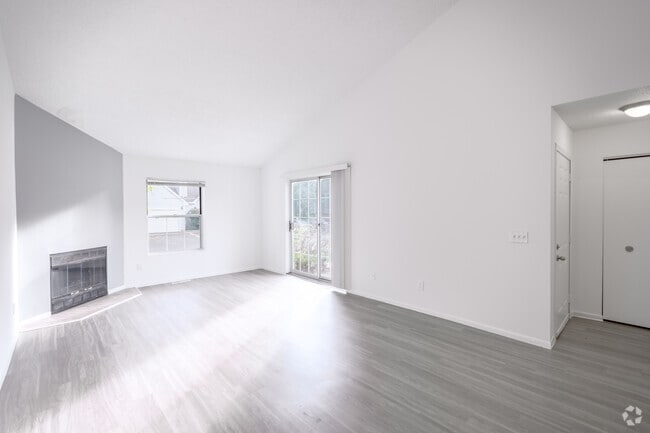 3BR, 2BA - 1.269SF