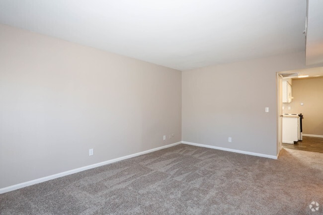 2 Bedroom/ 1 1/2 Bath Townhome - 1025 SQFT