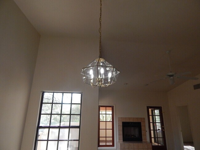 63 E Horizon Cir