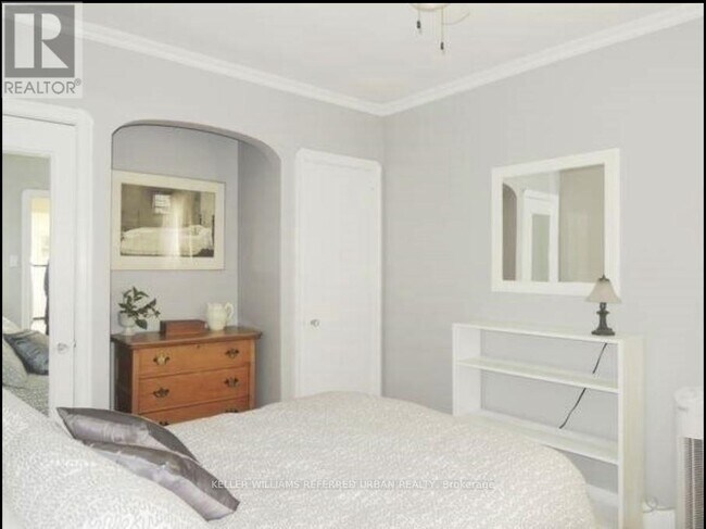 Photo - 2017 Avenue Rd