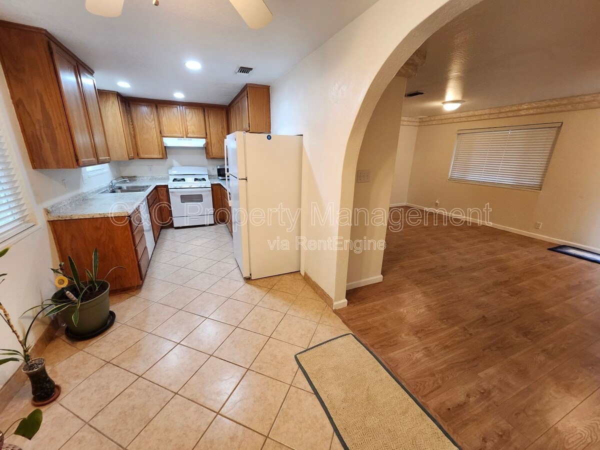 Photo - 6671 Graham Cir