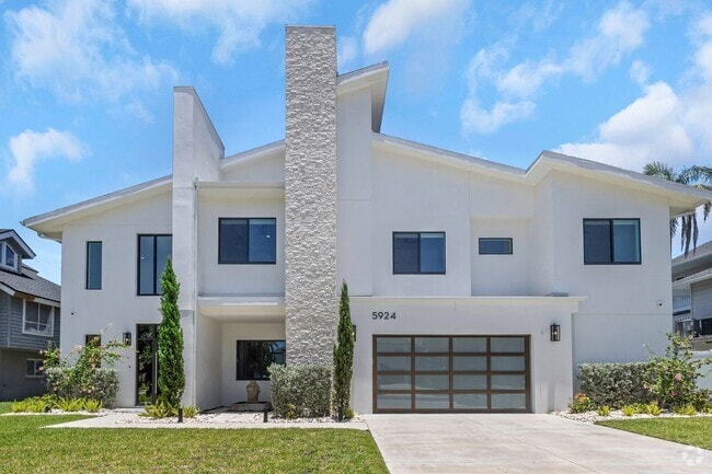 Building Photo - Stunning Custom Built Residence in the Exc... Rental