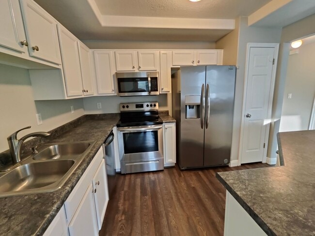 Building Photo - Spectacular 3-Bedroom Draper Townhouse with Garage