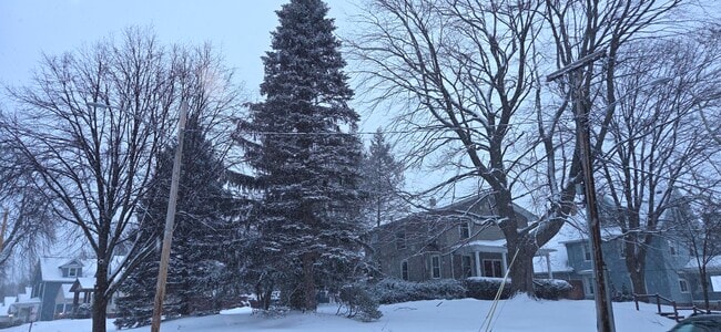 Building Photo - 484 Merchants Rd Unit 480 Up