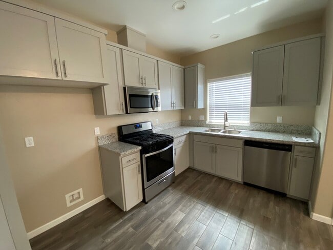 Building Photo - 323 W Laurel Ave Unit A