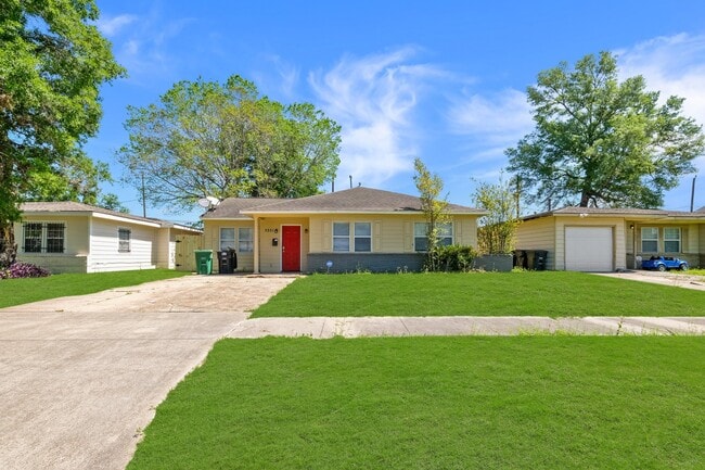 Building Photo - 5251 Pomander Rd Rental