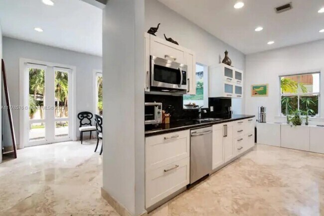 Photo - 1725 Tigertail Ave