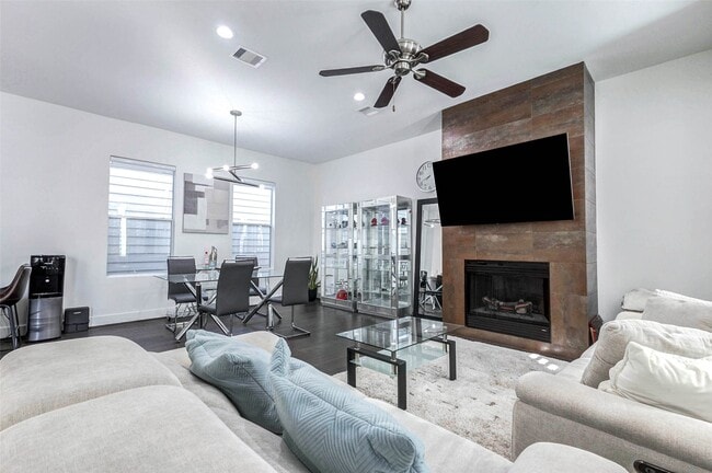 Photo - 5715 Larkin St Unidad D