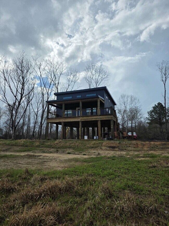 Beautiful peaceful 2/1 for rent! Fully furnished