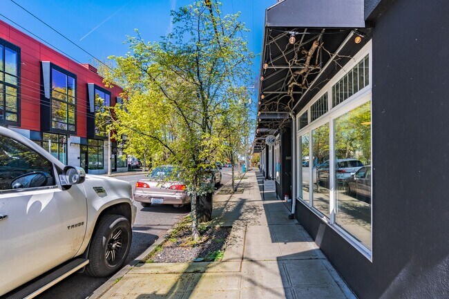 Building Photo - Madrona Court Rental