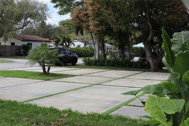 Photo - 10845 Peachtree Dr