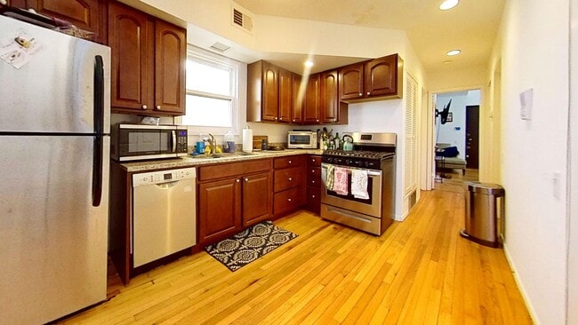 Photo - 2947 N Racine Ave Unidad 2