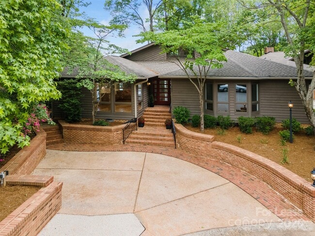 Photo - 449 Windward Dr House