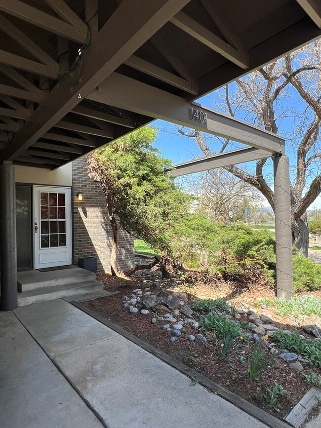 Building Photo - Spacious 4 Bed/3.5 Bath in Boulder - Available July 6th!
