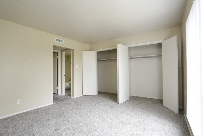 1BR,1BA - 650SF - BEDROOM