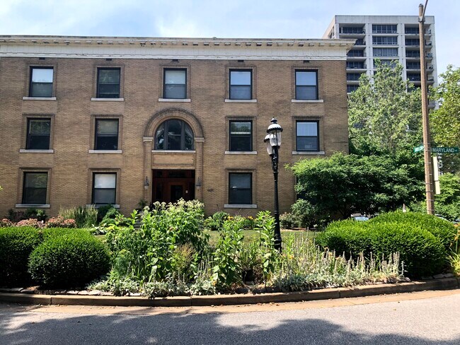 Building front entrance - 4496 Maryland Ave Unit 1F