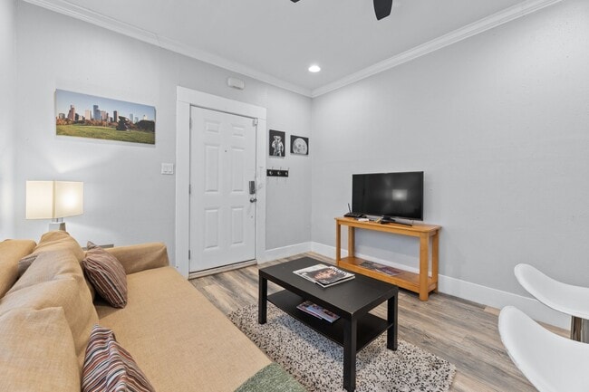 Building Photo - 412 Drew St Unit 3