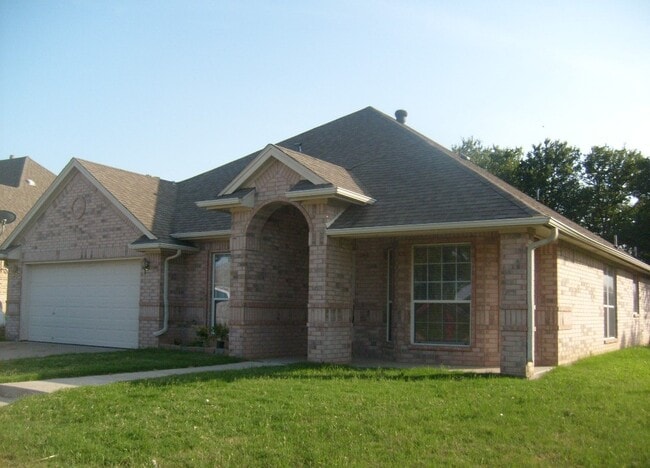 Building Photo - 302 Howard Way Dr Rental