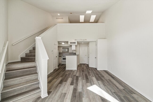 Photo - 10855 Meadowglen Ln Unidad 1030