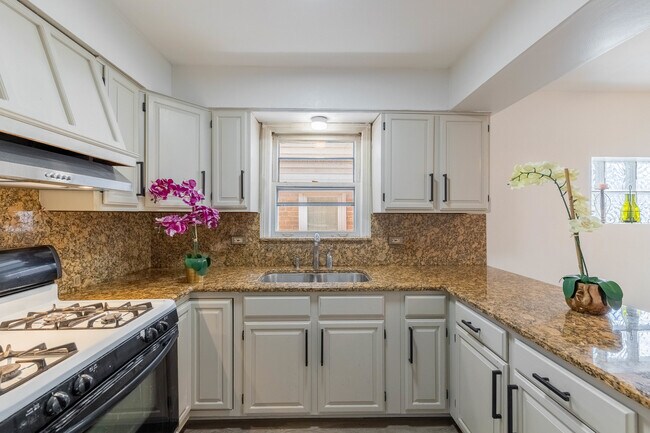 Photo - 5222 S Normandy Ave