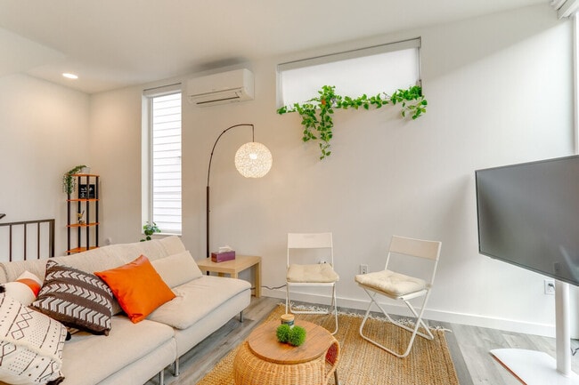 Photo - 128A W Florentia St Unit SI ID1520970P