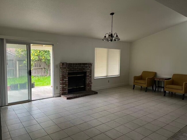 Photo - 2825 Woodland Ave